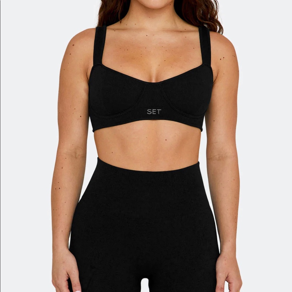 Set Active Sculptflex Sports Bra and Leggings